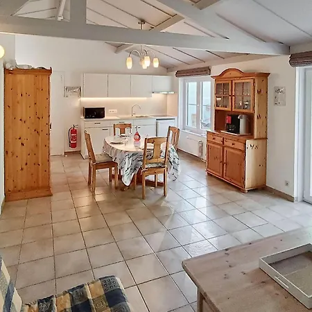 2 Bedroom Awesome In ברדנה