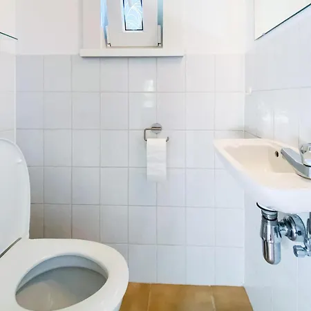 2 Bedroom Awesome In Holiday home *